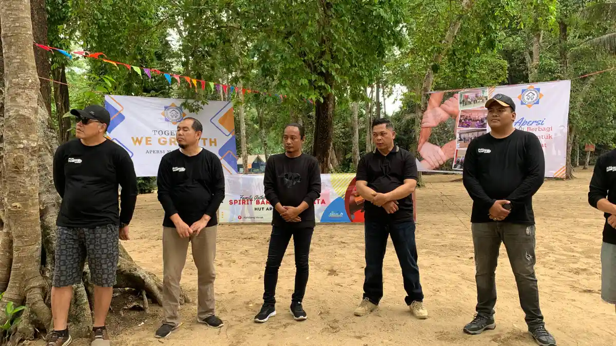 Ilustrasi meeting outdoor pantai suasana santai